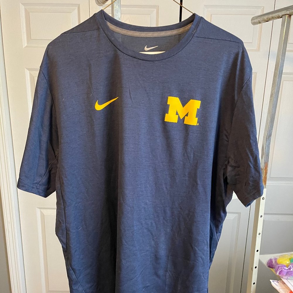 Michigan Wolverines Nike Dri Fit Shirt XL